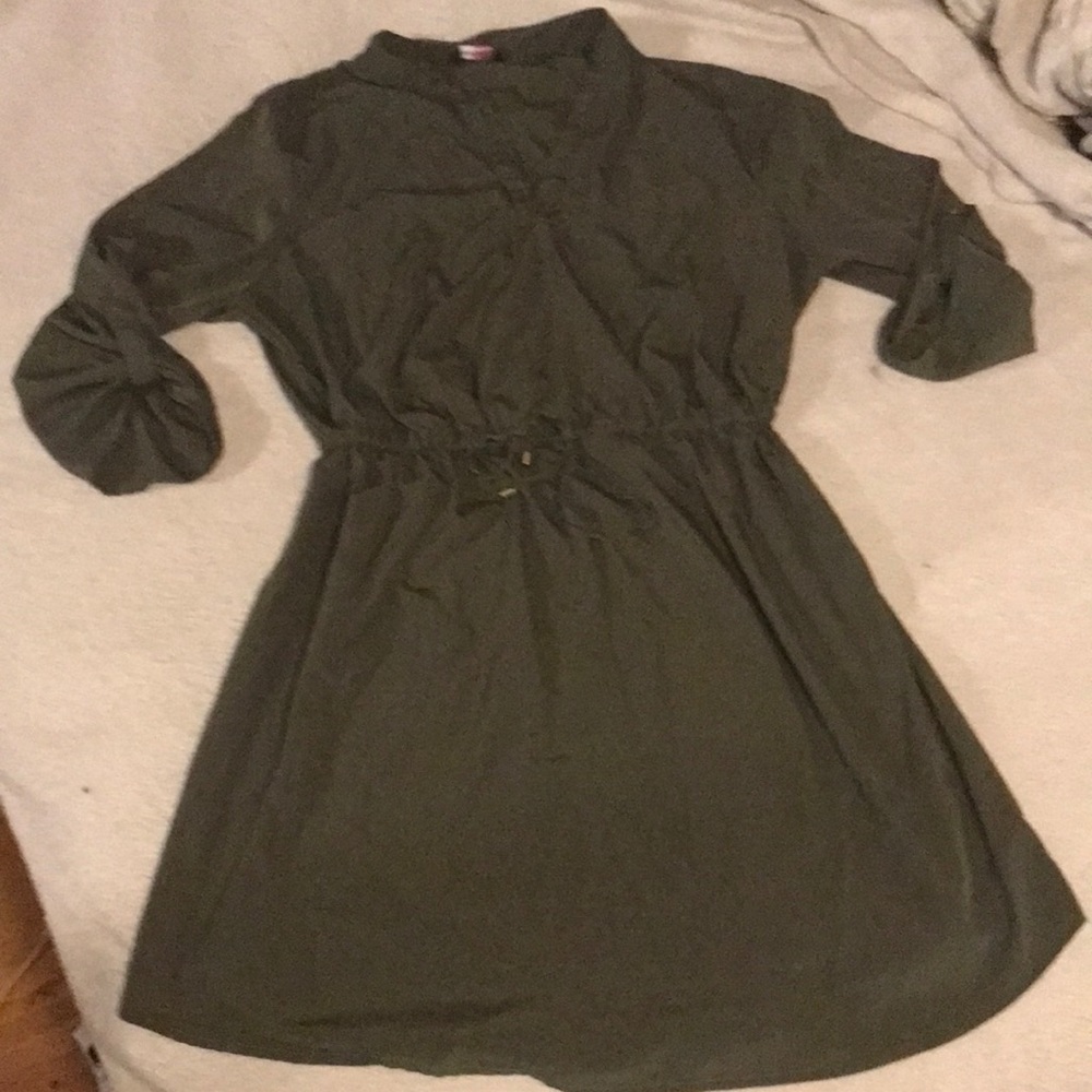 Indulge in Style Mid-length Dress (size 1x) w/collar cinched waist cuffs